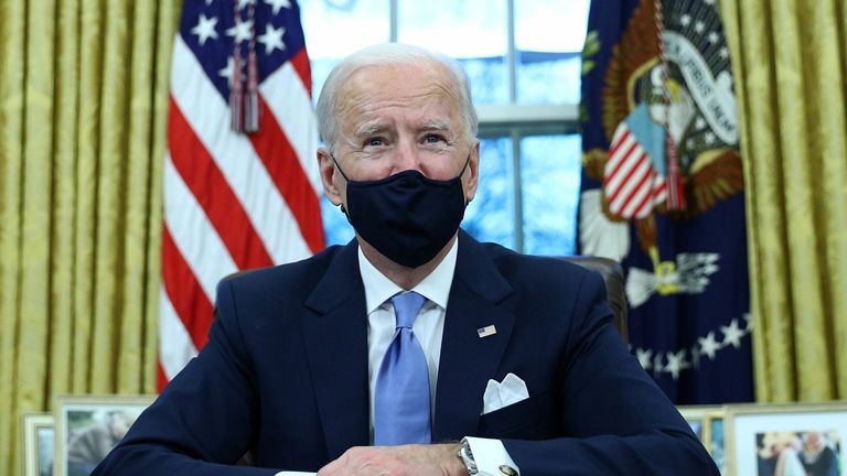 الرئيس جو بايدن يحث الأمريكيين على ارتداء الأقنعة - ويقول إنها يمكن أن تنقذ 50 ألف شخص | أخبار الولايات المتحدة